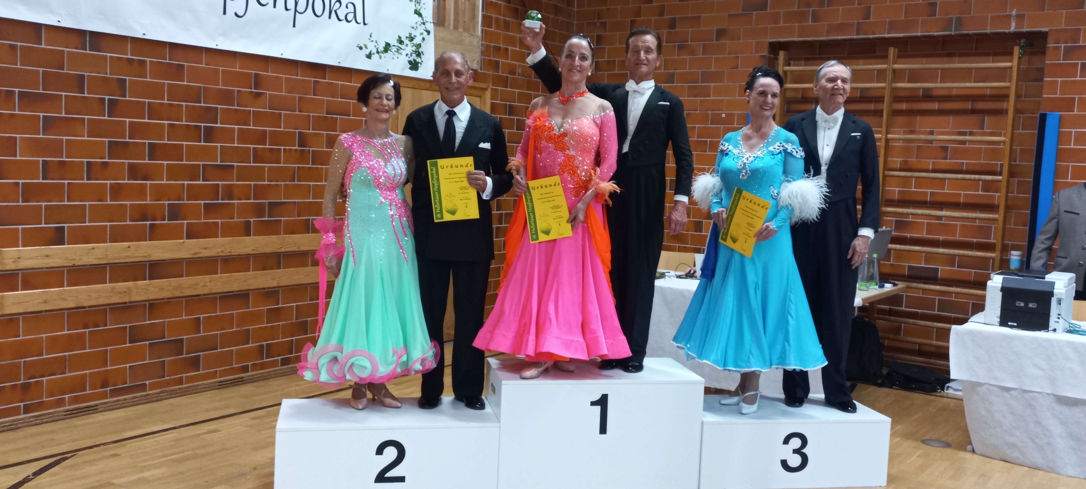 Podest Ingrid und Gerhard auf Platz Eins