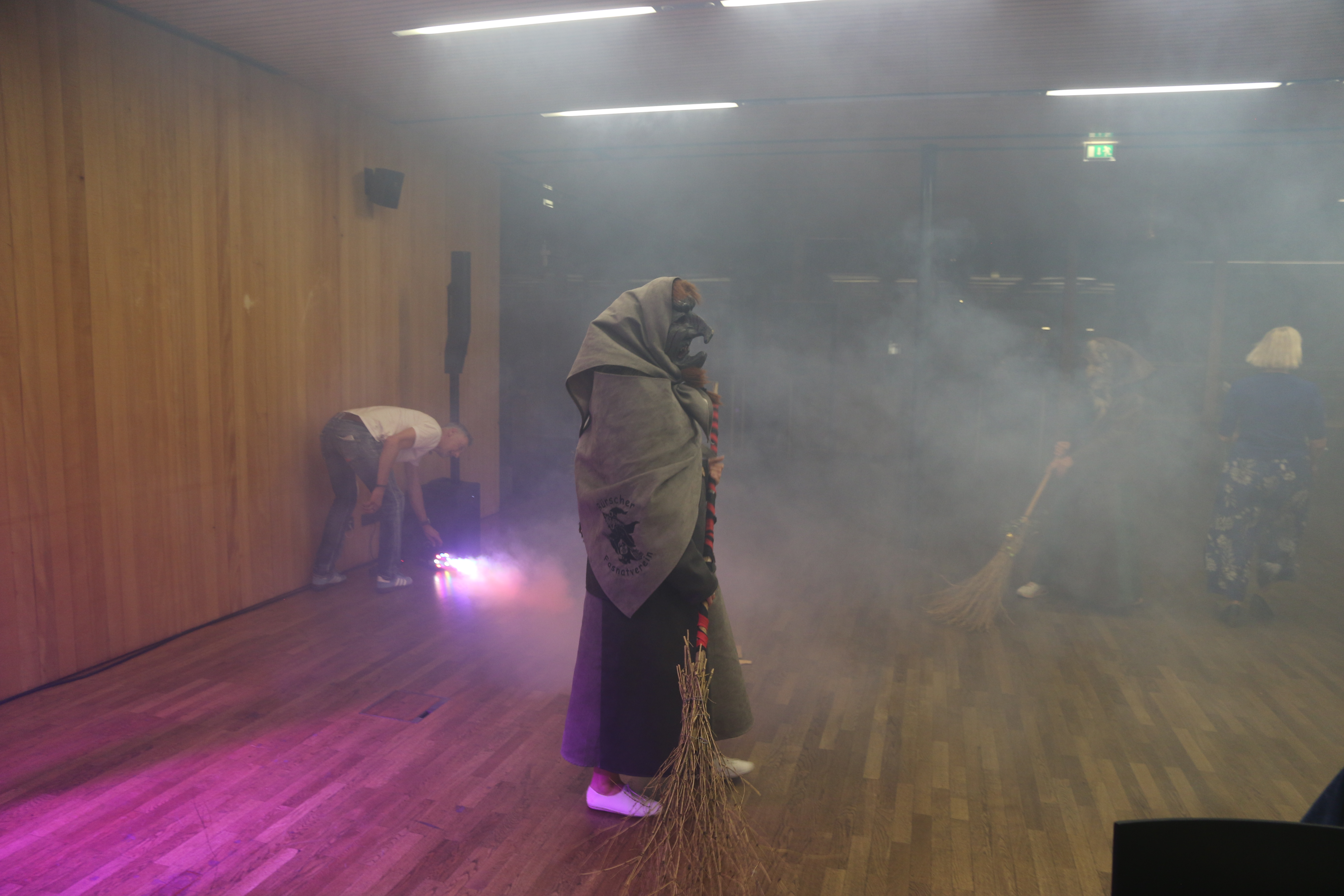 Die Hexen aus der Walburgisnacht besuchten unsern Tanz in den Mai.
